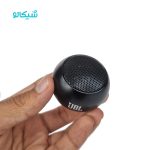 اسپیکر جیبی از برند جی بی ال مدل m3 ، یک نمونه اسپیکر بلوتوث دار که سایز کوچک در کنار کیفیت مطلوب، در محیط توجه همه را به خود جلب می کند برای درک بهتر این موضوع بهتر است ویدئو معرفی این محصول را مشاهده کنید. این اسپیکر جیبی در سایز 5×3.5 سانتی متری به راحتی توی جیب، کیف، داشبورد و کنسول ماشین جا میشه و برای استفاده های کوتاه مدت در پیاده روی، دوچرخه و موتور سواری یک گزینه بسیار عالی می باشد. اسپیکر m3 در شش رنگ (آبی، مشکی، طلایی، قرمز، نقره ای، رزگلد) تولید شده که شما میتوانید بر اساس سلیقه خود رنگ دلخواهتان را سفارش دهید. انتهای اسپیکر دکمه خاموش و روشن بلوتوث قرار داده شده که با نگه داشتن آن به مدت 3 ثانیه، روشن شده و می توانید به آن متصل شوید، همچنین بند مچی نگهدارنده اسپیکر امکان اتصال آن را بسیار راحت می کند.