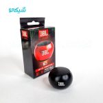 اسپیکر جیبی از برند جی بی ال مدل m3 ، یک نمونه اسپیکر بلوتوث دار که سایز کوچک در کنار کیفیت مطلوب، در محیط توجه همه را به خود جلب می کند برای درک بهتر این موضوع بهتر است ویدئو معرفی این محصول را مشاهده کنید. این اسپیکر جیبی در سایز 5×3.5 سانتی متری به راحتی توی جیب، کیف، داشبورد و کنسول ماشین جا میشه و برای استفاده های کوتاه مدت در پیاده روی، دوچرخه و موتور سواری یک گزینه بسیار عالی می باشد. اسپیکر m3 در شش رنگ (آبی، مشکی، طلایی، قرمز، نقره ای، رزگلد) تولید شده که شما میتوانید بر اساس سلیقه خود رنگ دلخواهتان را سفارش دهید. انتهای اسپیکر دکمه خاموش و روشن بلوتوث قرار داده شده که با نگه داشتن آن به مدت 3 ثانیه، روشن شده و می توانید به آن متصل شوید، همچنین بند مچی نگهدارنده اسپیکر امکان اتصال آن را بسیار راحت می کند.